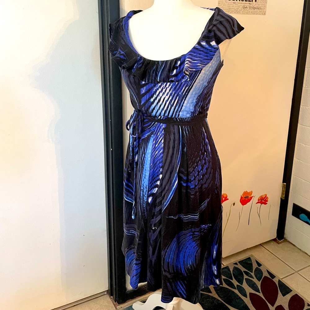 Ruffle collar sleeveless blue and black dress with tie belt